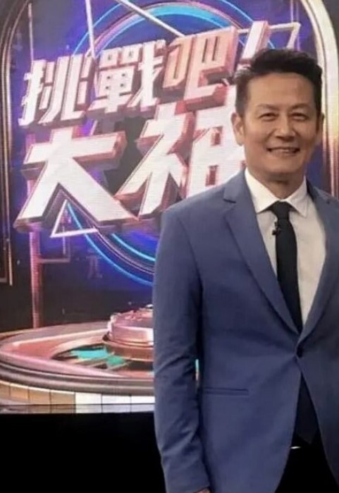 清秀大奶骚货淫声荡语撩骚互动坐骑假屌操逼_ - 百合TV